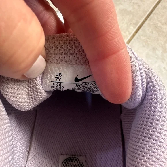 Nike Kids Sneakers in purple  and white - Picture 4 of 4